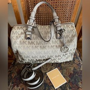 Michael Kors 🎶❤️Gray Grayson, fabric/leather satchel/Crossbody speedy 35